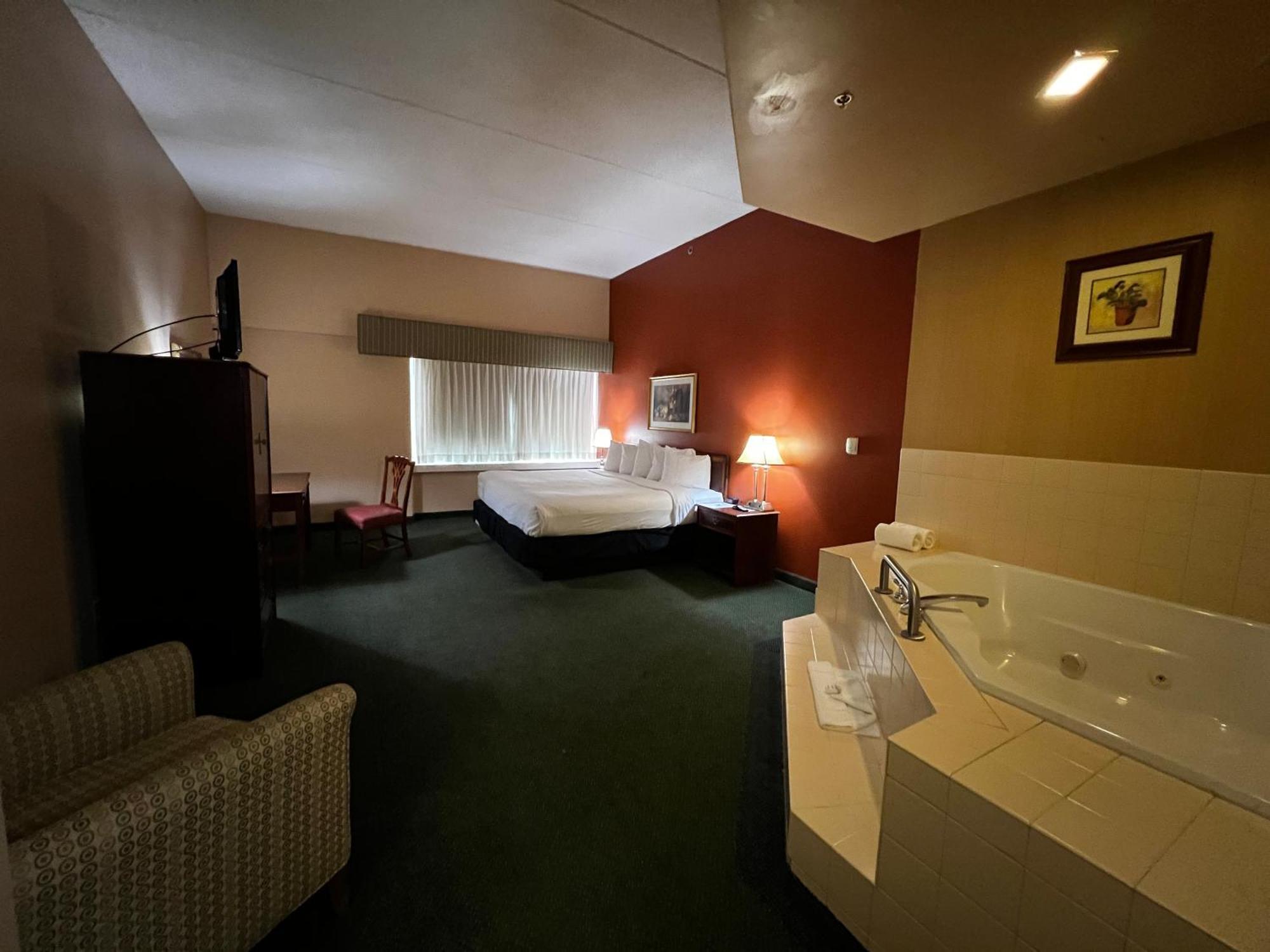 Hotel Mead Resorts & Conventions Center Wisconsin Rapids Exterior photo